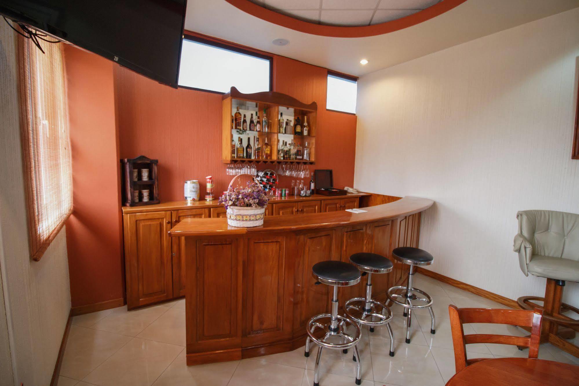 Hotel Anna Inn Olintepeque Bagian luar foto