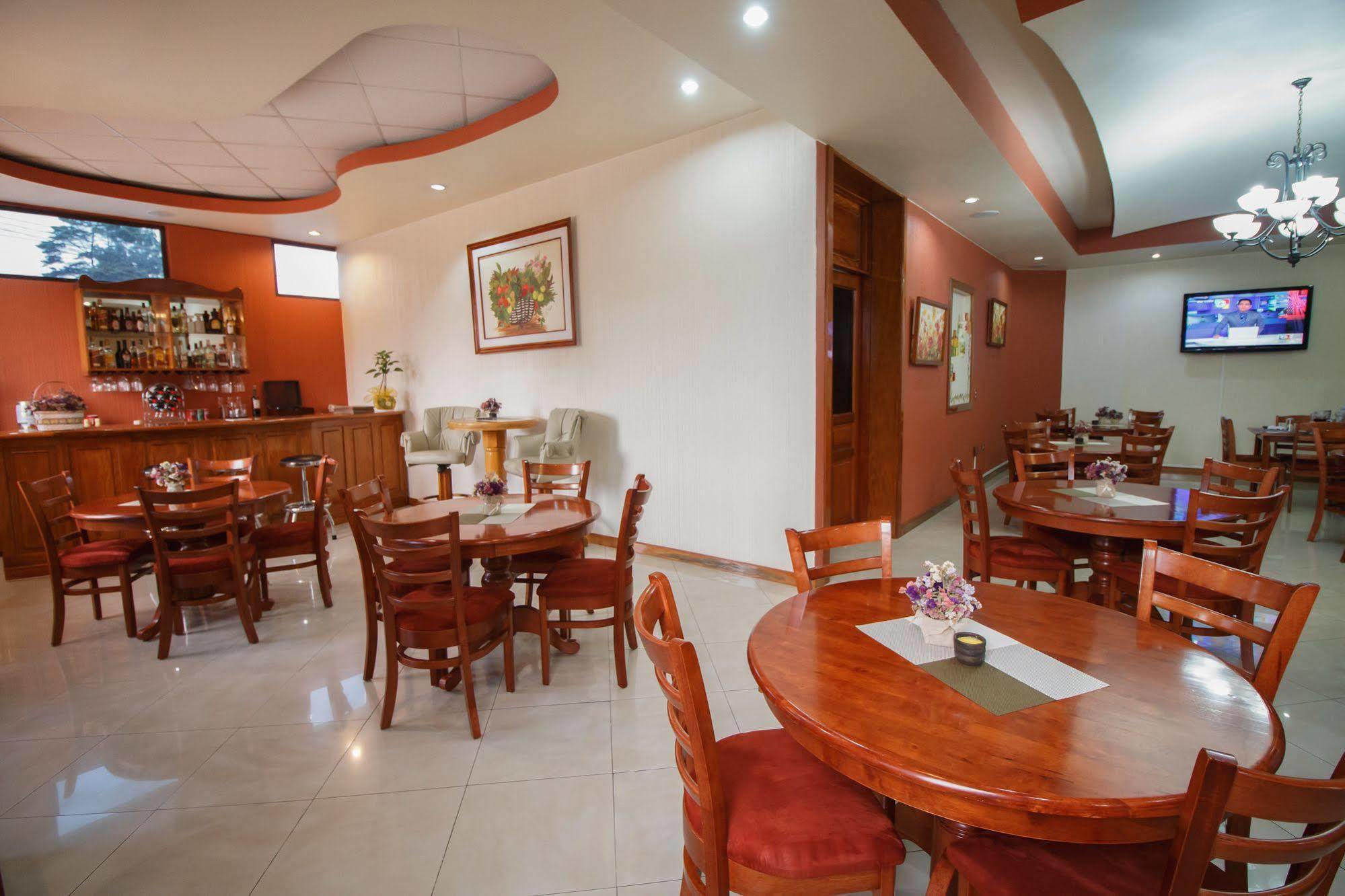 Hotel Anna Inn Olintepeque Bagian luar foto