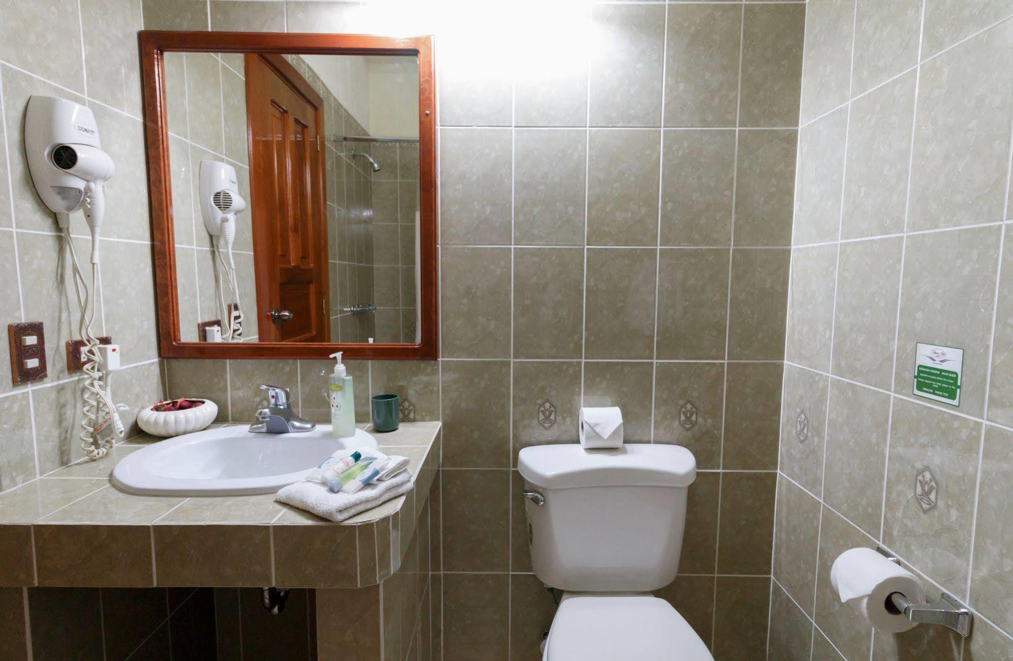 Hotel Anna Inn Olintepeque Bagian luar foto