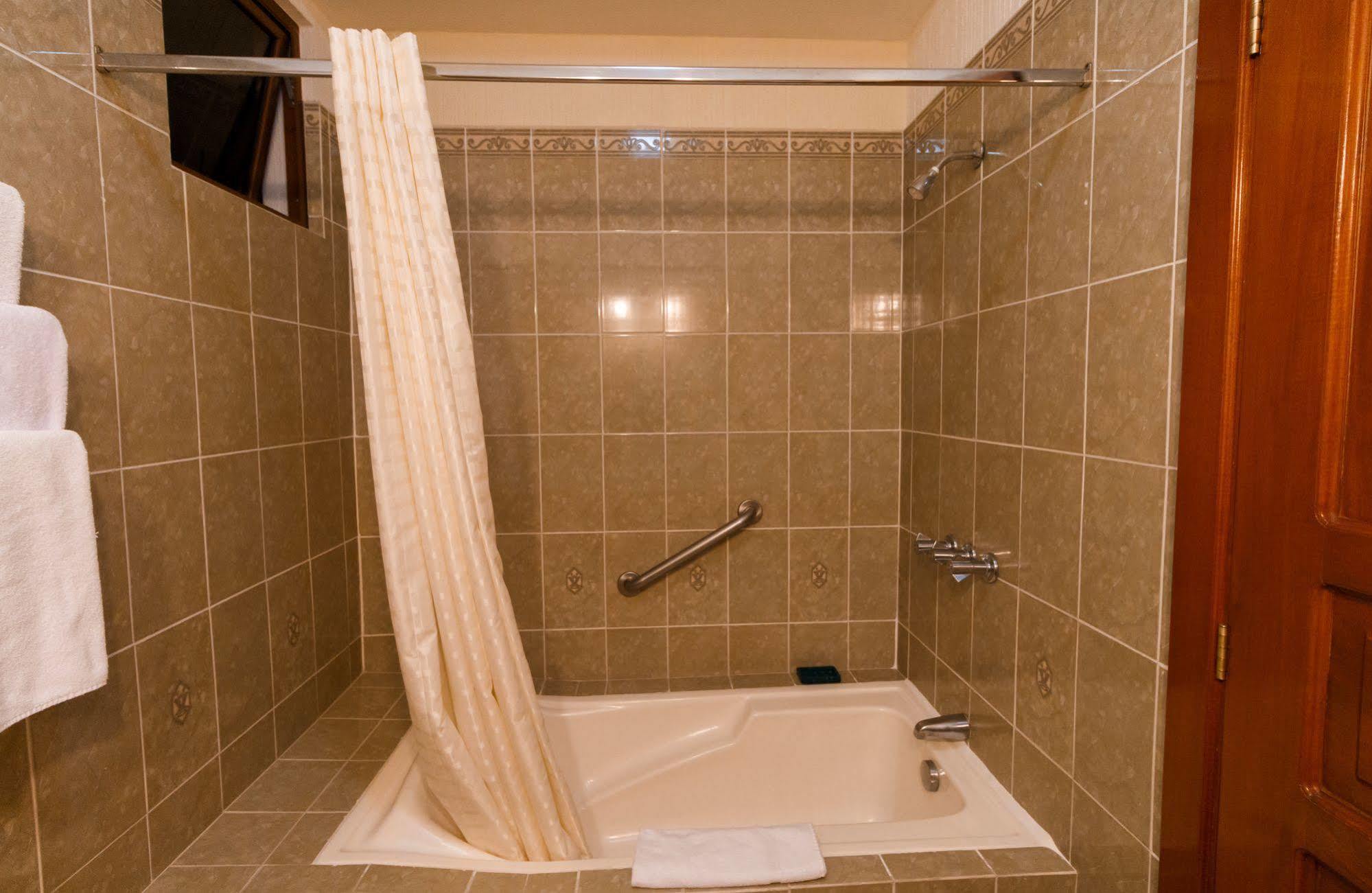 Hotel Anna Inn Olintepeque Bagian luar foto