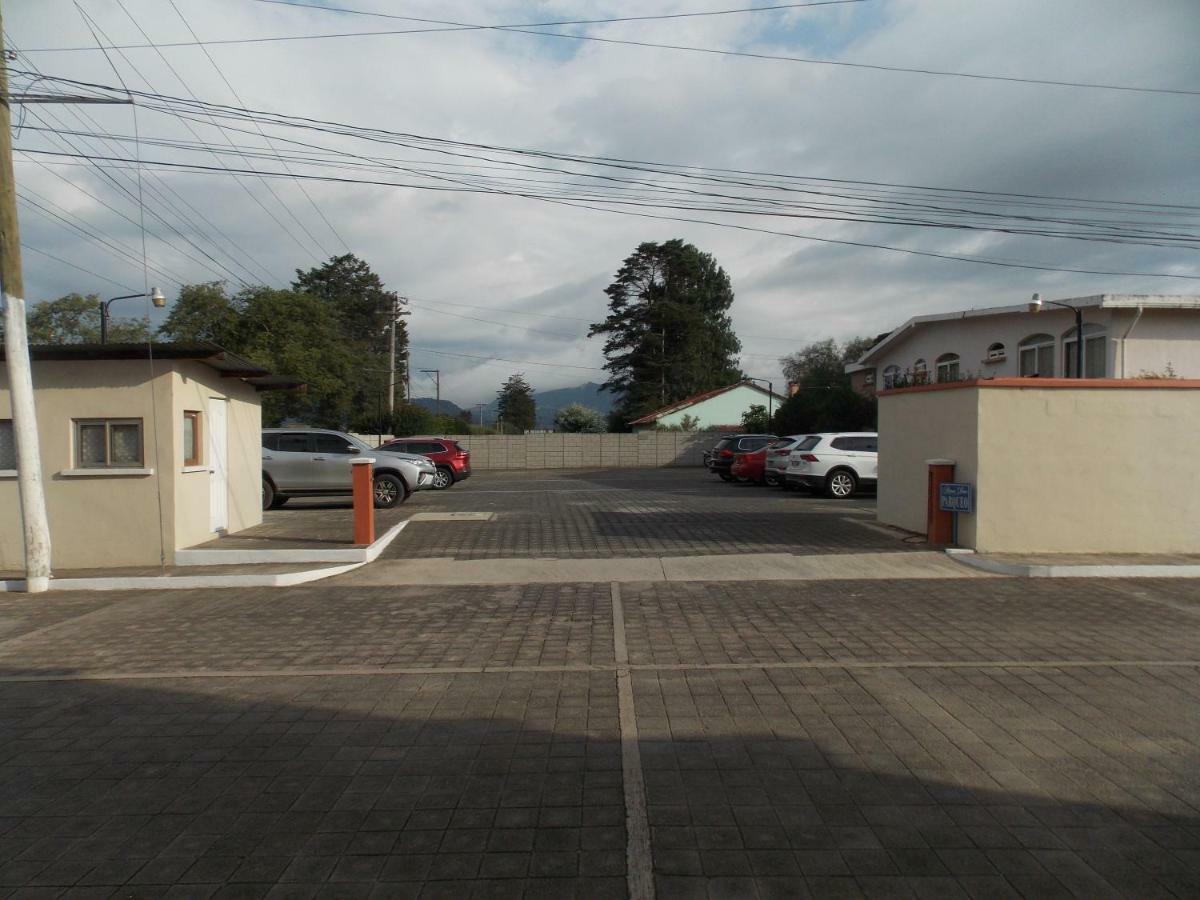 Hotel Anna Inn Olintepeque Bagian luar foto
